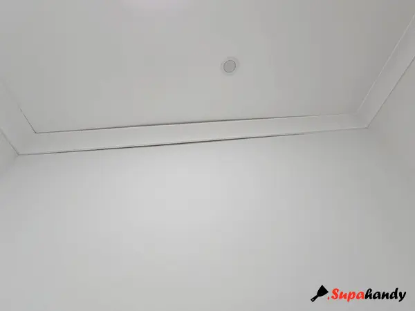 Drop-down cornice caused by improper installation
