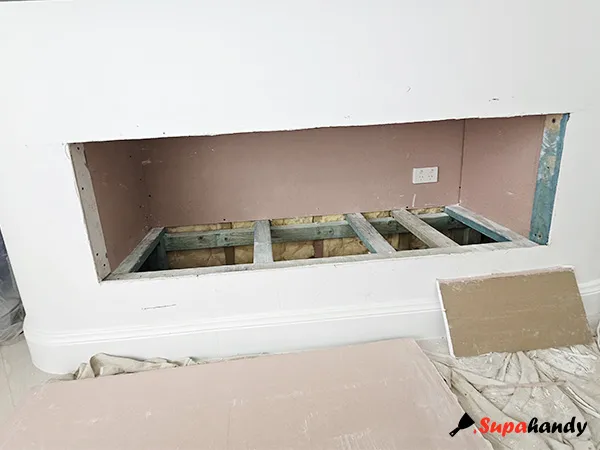 Fireplace cavity with Fyrecheck board lining