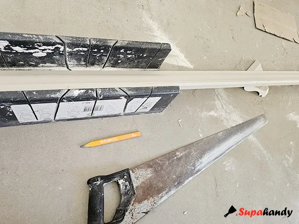 Cut cornice with mitre box